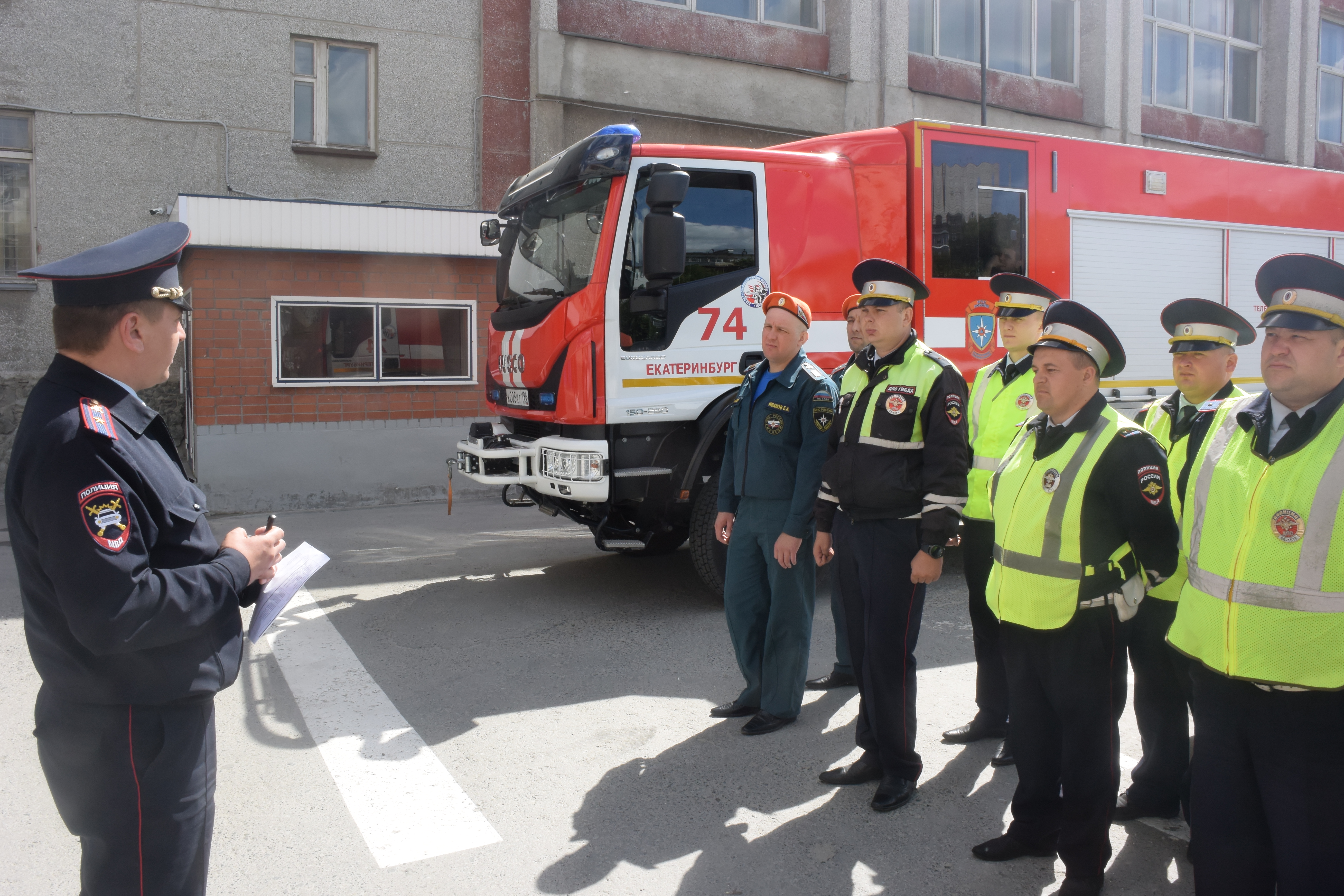 В Екатеринбурге проверили, уступают ли водители дорогу спецтранспорту
