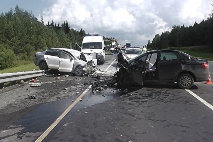 На трассе Пермь — Екатеринбург при столкновении машин погибли два водителя