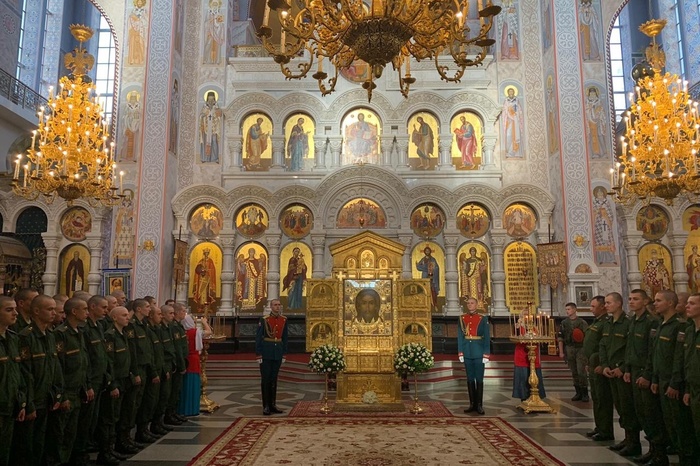 В Екатеринбурге военные встретили свою главную икону, которую им купил Путин