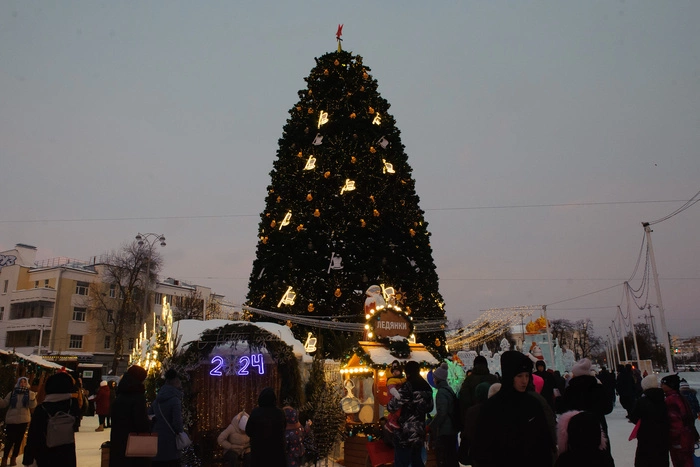 Ледовый городок в Екатеринбурге в нашем фоторепортаже