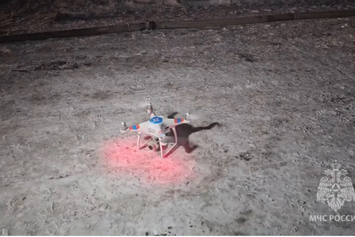 В Екатеринбурге горит ангар с полиэтиленом