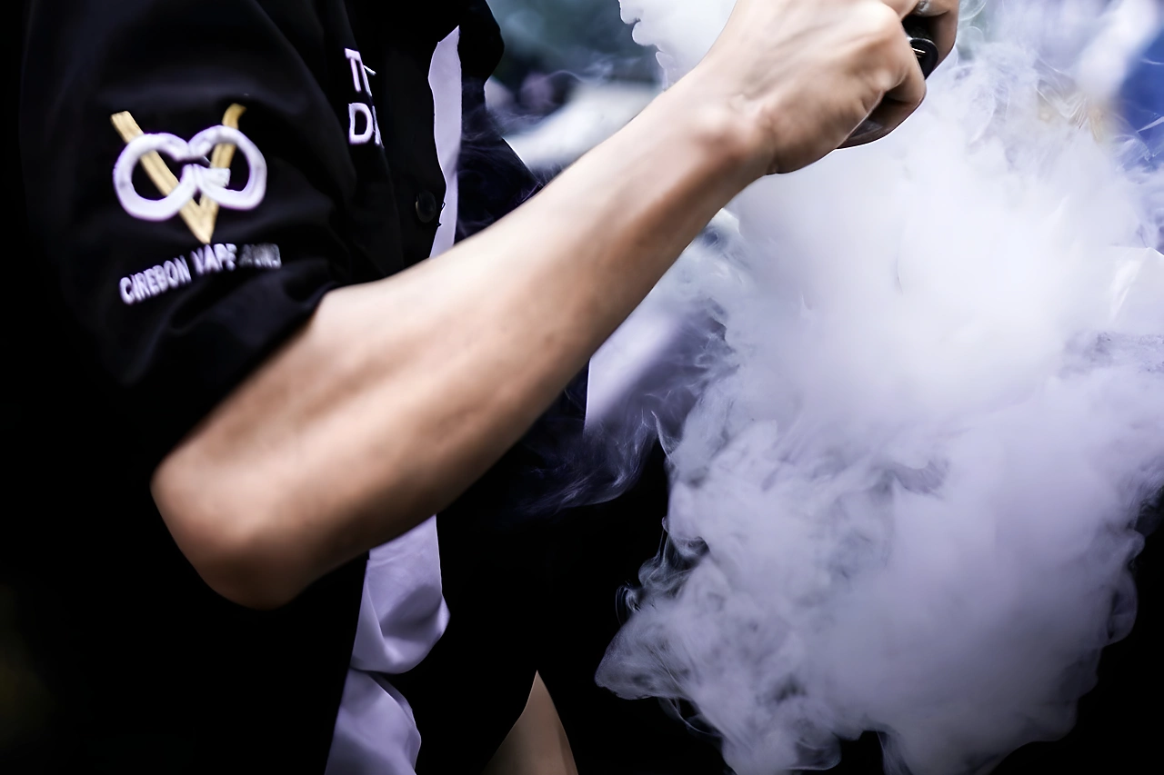 Свердловского продавца оштрафовали на 100 тысяч за продажу вейпа