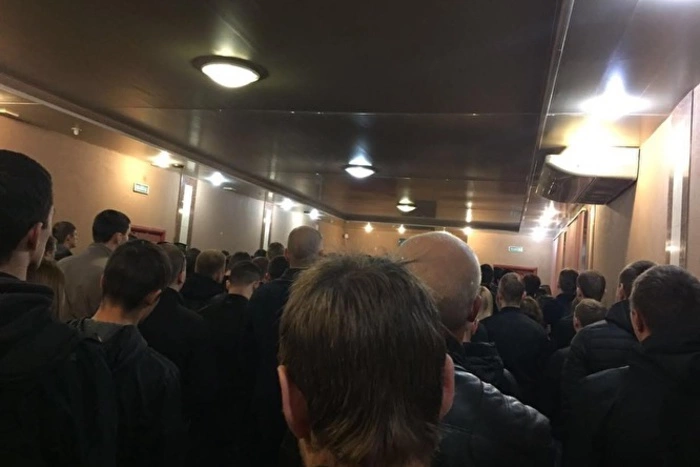 В Екатеринбурге хоронят первого из погибших в Цыганском посёлке