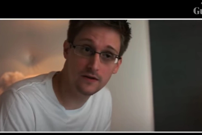 Эдвард Сноуден получил российский паспорт