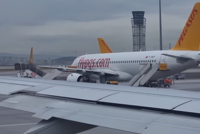 Самолет Airbus A321 экстренно посадили в аэропорту Антальи из-за криков в багажном отсеке