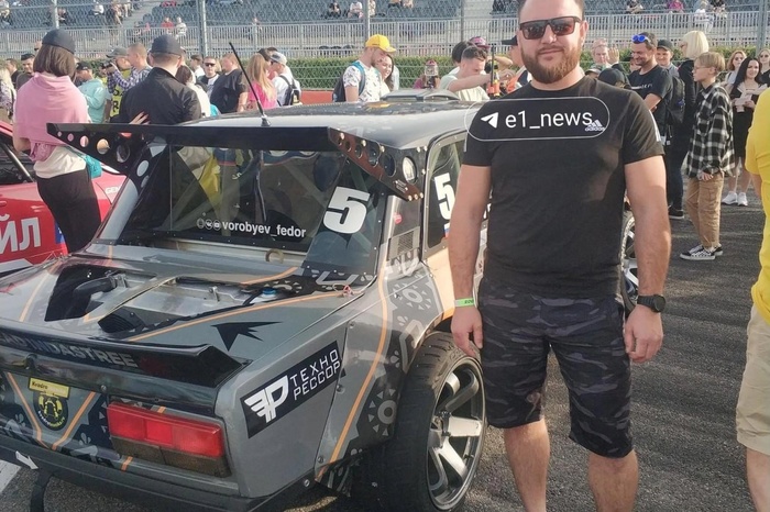 Стала известна личность самокатчика, насмерть разбившегося о стоящий автомобиль в Екатеринбурге