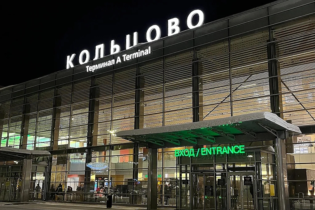 Аэропорт Кольцово приостановил работу из-за угрозы беспилотников