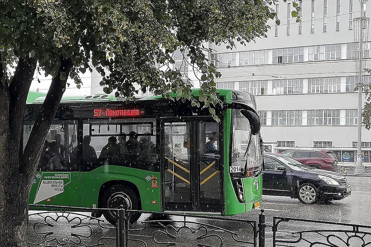 В Екатеринбурге может сократиться число автобусов из-за дефицита топлива