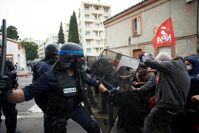 После беспорядков французы протестуют против полицейской жестокости