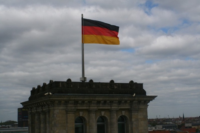 Бранденбургские ворота подсветили в цвета российского флага без ведома властей