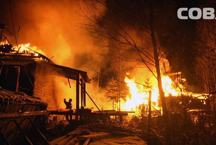 В коллективных садах в Екатеринбурге за ночь выгорели три дома