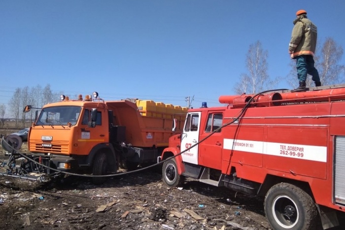 На нелегальной свалке в посёлке Шабровском потушили открытый огонь