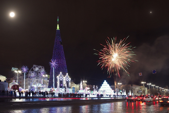 Главная новогодняя елка приедет в Екатеринбург ближе к 9 вечера