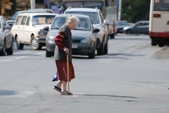 Полиция помешала мошенникам «лечить» 87-летнюю женщину