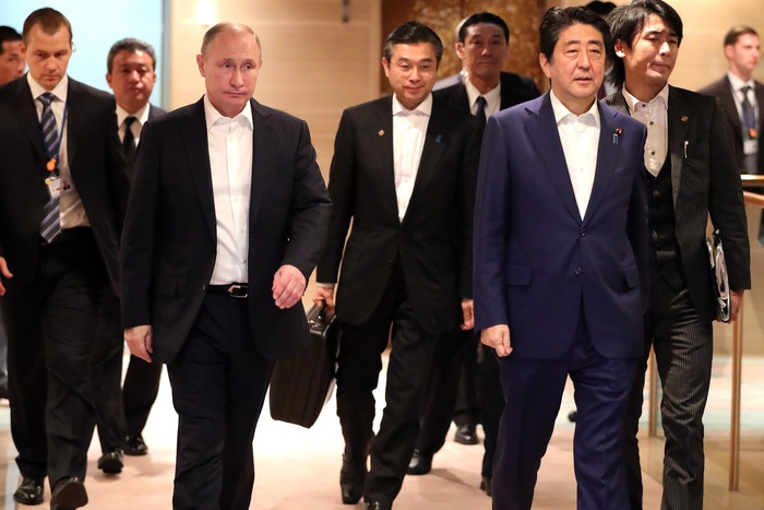 Песков: Путин и Абэ не поднимали вопрос о суверенитете над Курилами