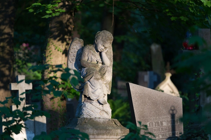 Жители Нелькана попросили посмертно наградить спасшую ребенка учительницу