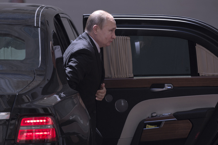 Путин прилетел в Екатеринбург