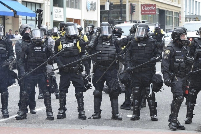 В США полицейские напали на съёмочную группу российских журналистов