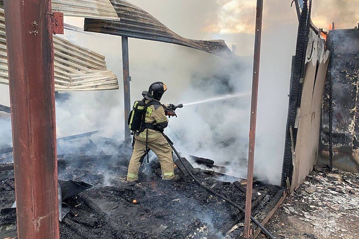 Взрыв разрушил частный жилой дом в Свердловской области
