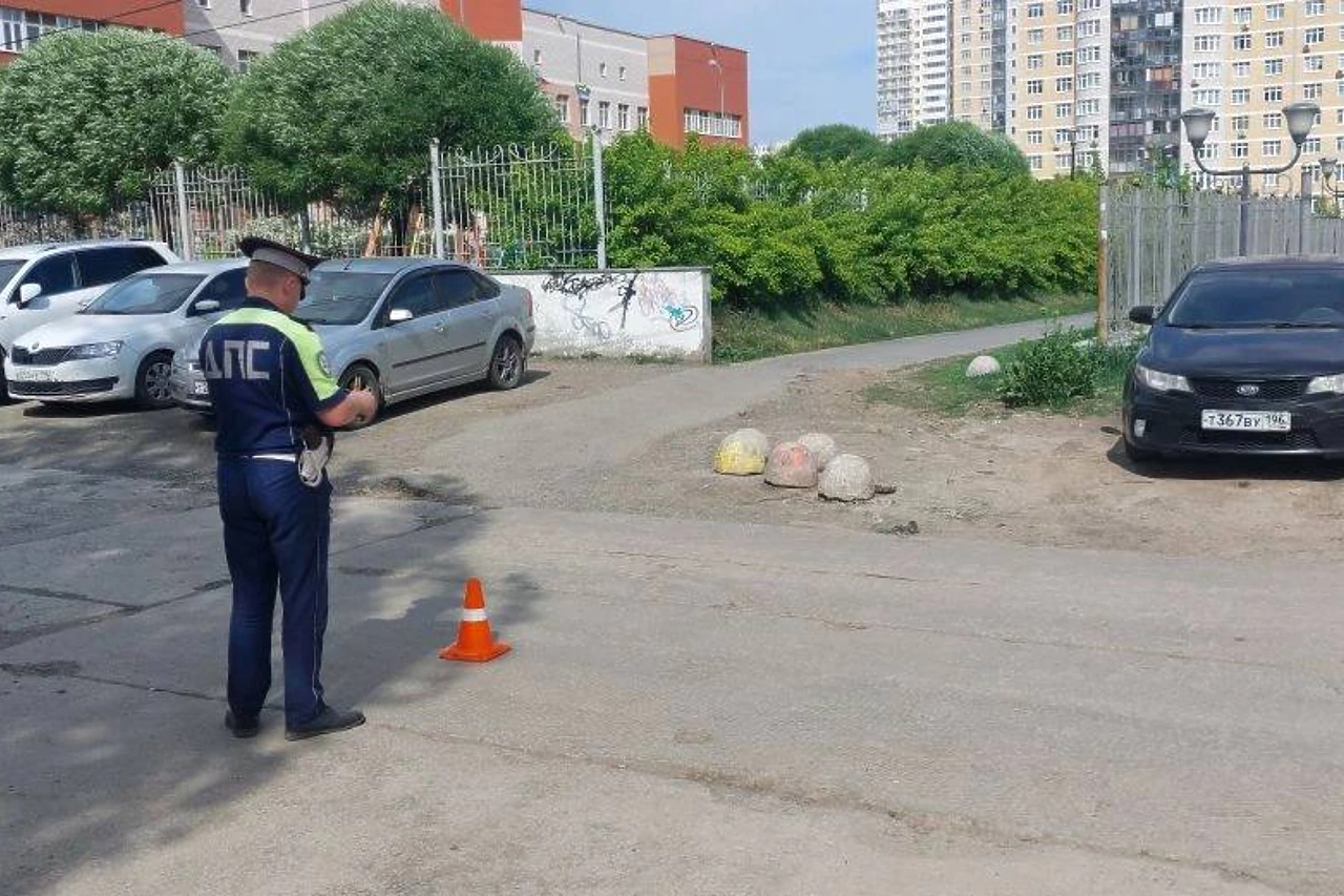 В Екатеринбурге подросток на самокате сбил ребёнка
