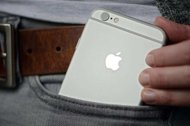 Дизайнеры джинсов идут навстречу пользователям iPhone 6
