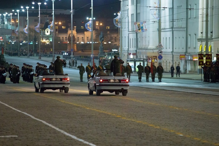 Общественный транспорт в центре Екатеринбурга обесточили ради парада