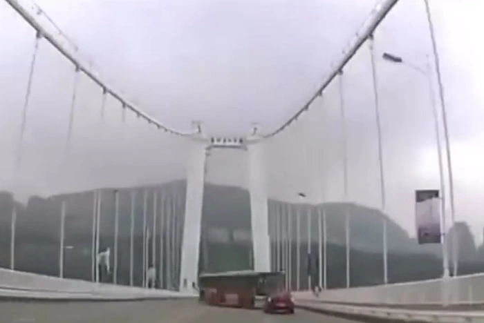 В Китае драка пассажирки и водителя автобуса привела к смертельной аварии