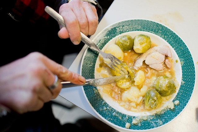 Милонов предложил обязать авиакомпании предоставлять постное меню в самолетах