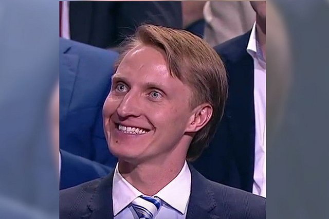 Конькобежец Иван Скобрев доволен тем, что его улыбка стала мемом