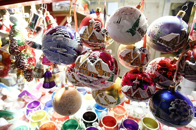 Челябинских репортеров уволят за сюжет о выброшенных властями детских поделках