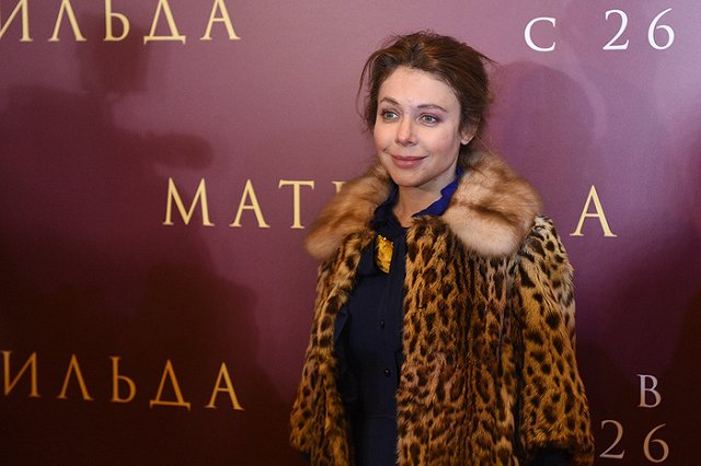 «Удавила бы мелкую тварь». Божена Рынска о ролике с плачущим в самолёте ребёнком