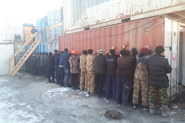 На стройке в Академическом задержали нелегальных мигрантов