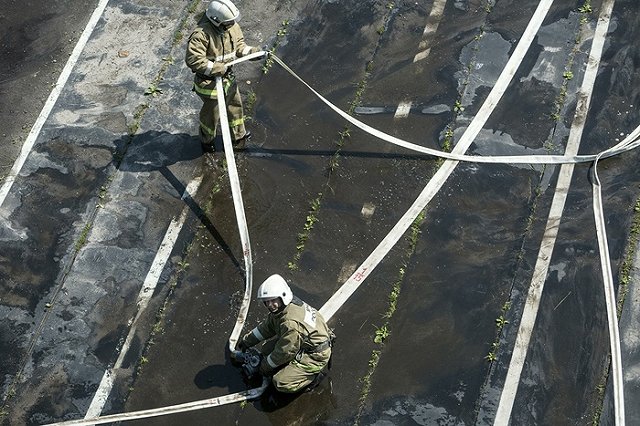 Массовое возгорание автомобилей произошло ночью на Шефской