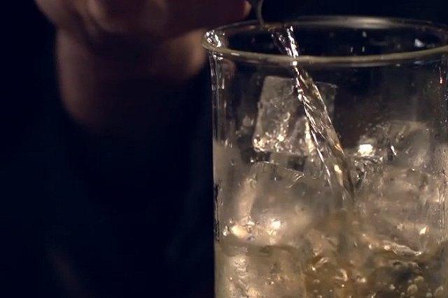 Польскую дипломатку задержали в России при получении взятки за помощь в контрабанде алкоголя