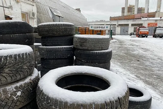 «Пока действует акция». В Екатеринбурге открылись пункты бесплатного приема шин