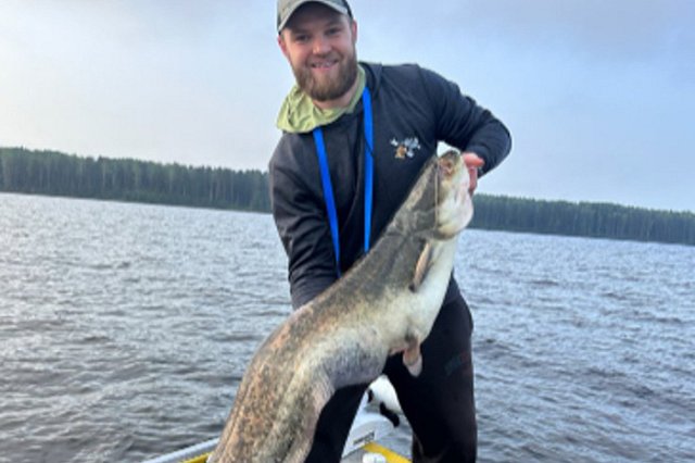 Свердловчане выловили из реки огромную рыбу размером с человека