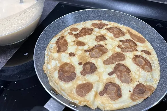 В эту Масленицу уральцы увлеклись «леопардовыми» блинами