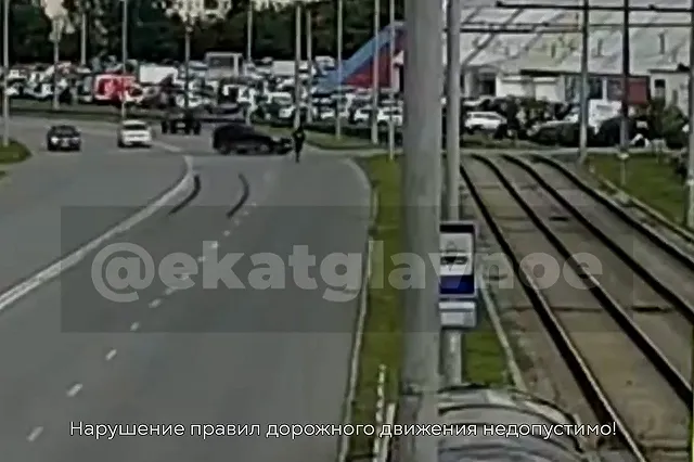 На Ботанике самокатчик влетел в кроссовер — видео