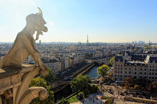 Роспотребнадзор посоветовал россиянам не покидать страну на каникулах