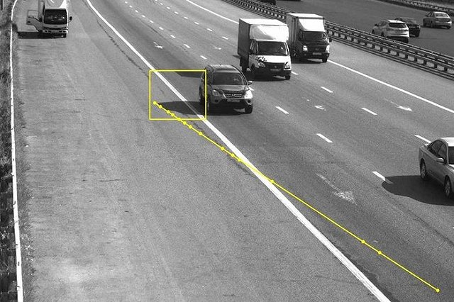 Водитель пожаловался на штраф за пересечение сплошной полосы тенью машины