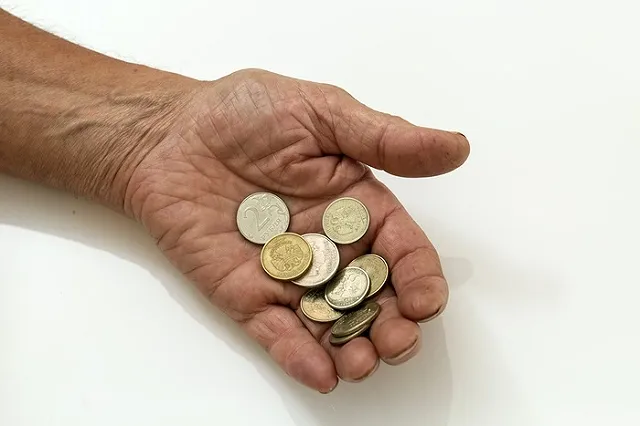 УК вынудила 88-летнего екатеринбуржца погасить несуществующий долг «похоронными»