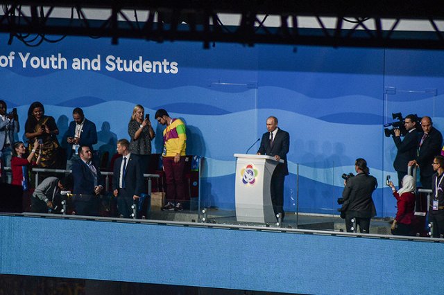 Путин заявил о намерении вернуть в Россию состоявшихся ученых