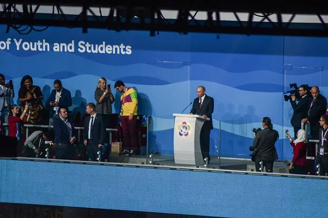 Путин заявил о намерении вернуть в Россию состоявшихся ученых