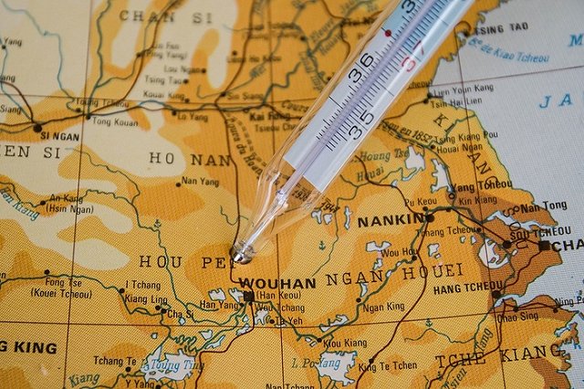 Фото парковок и поисковые запросы доказывают, что COVID-19 появился в Ухане еще в августе