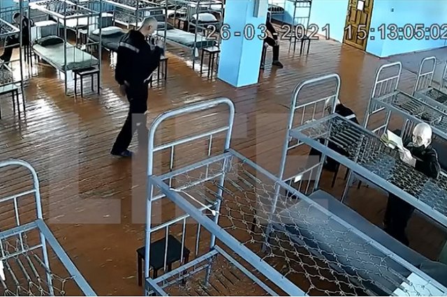 Навальный подает в суд на колонию в Покрове из-за вырезанной в газете статьи