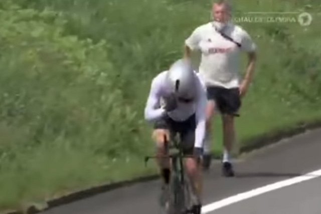 Немецкому тренеру по велоспорту пришлось покинуть Олимпиаду из-за расистского скандала