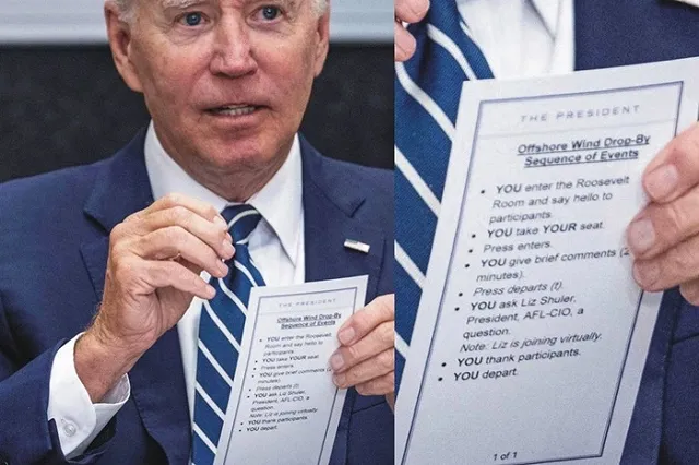 Аналитик прокомментировал публикацию фотографии со шпаргалкой Байдена