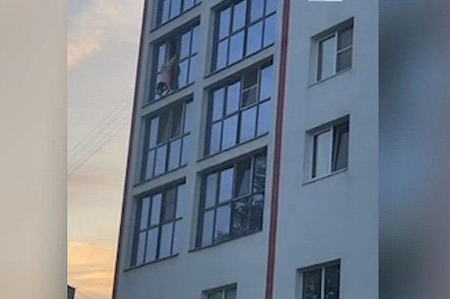 Перед смертельным падением из окна у девушки на Уктусе был конфликт