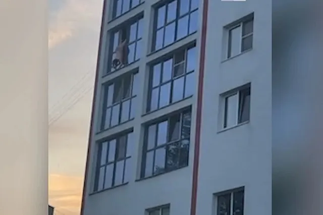 Перед смертельным падением из окна у девушки на Уктусе был конфликт