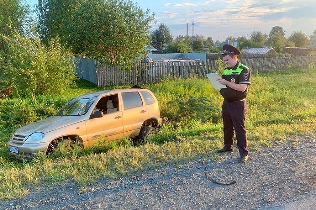 Лишенная за пьянство водительских прав «автоледи» попала в аварию с 5-летней дочерью